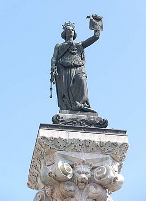 Archivo:Pamplona - Monumento a los Fueros 3