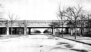 Pelham Parkway Subway Station c1918.jpg