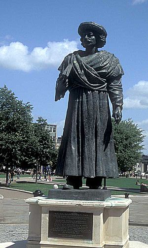 Archivo:Ram Mohan Roy statue