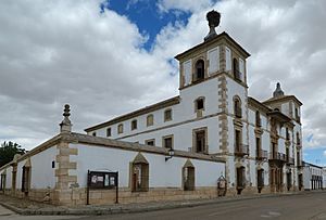 Archivo:Tembleque, Casa de las Torres, fachada principal, 02