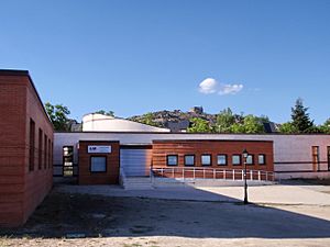 Archivo:Torrelodones. Centro de Salud y Canto del Pico