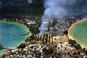 Archivo:Tsunami Phi Phi Island