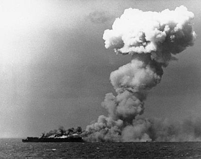 USS Princeton (CVL-23) burning on 24 October 1944 (80-G-287970).jpg
