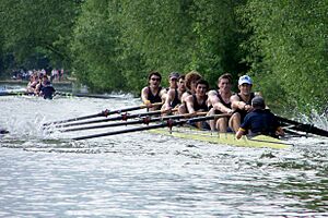 Archivo:University College Men's 1st VIII 2007
