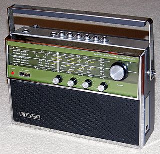Vintage Craig Multi-Band (AM-FM-SW) Portable Radio, Model 1306, Solid State, Made By Sanyo Electric Co. In Japan (15526624777).jpg