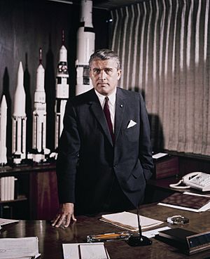 Archivo:Wernher von Braun